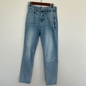 American Eagle pleated Mom Jean, size 6